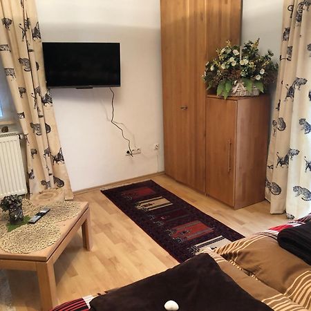 Schoene Ferienwohnung In Bahnhofsnaehe Fuer Urlaub, Studium Oder Arbeit Deggendorf Exterior foto