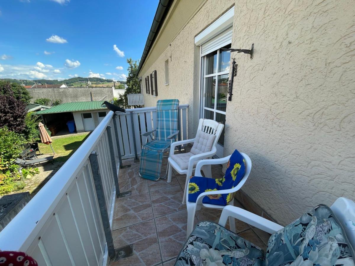 Schoene Ferienwohnung In Bahnhofsnaehe Fuer Urlaub, Studium Oder Arbeit Deggendorf Exterior foto
