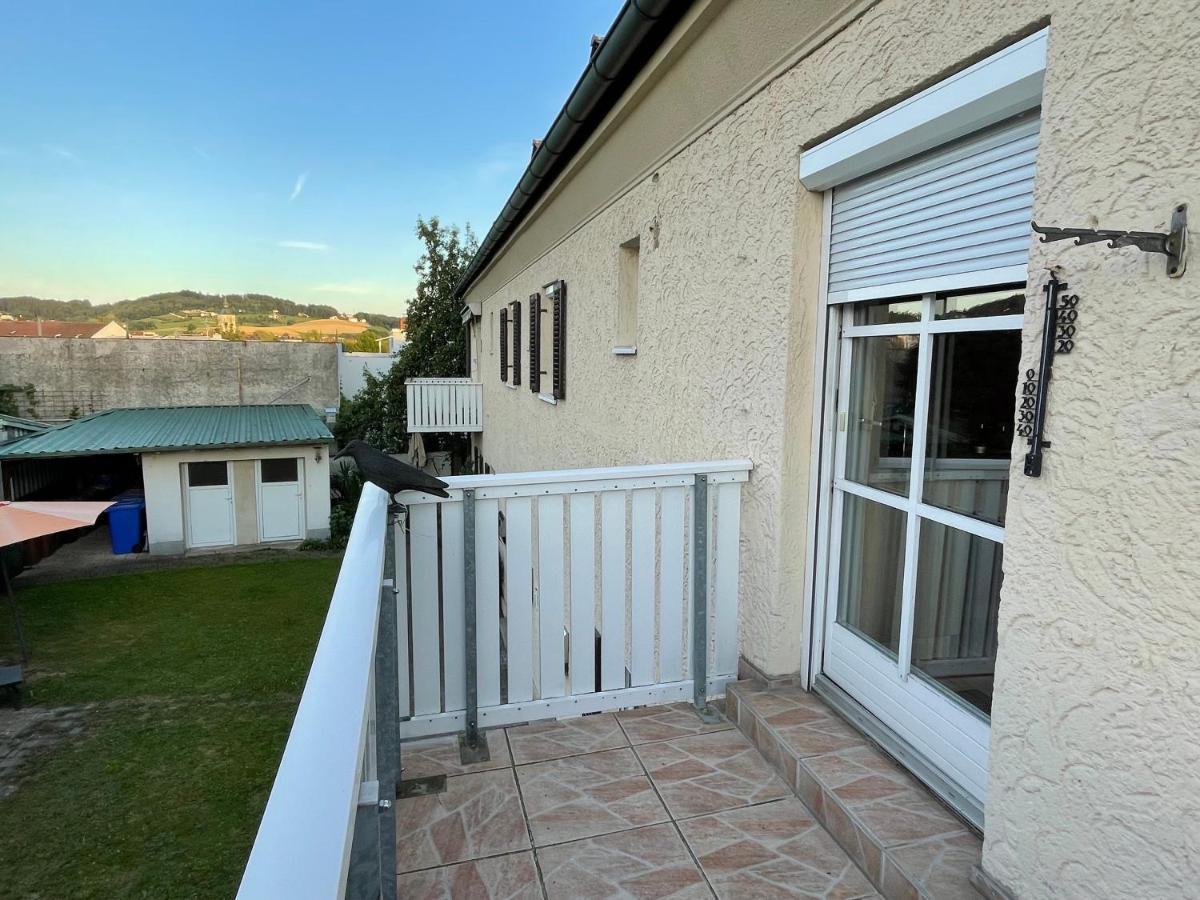 Schoene Ferienwohnung In Bahnhofsnaehe Fuer Urlaub, Studium Oder Arbeit Deggendorf Exterior foto