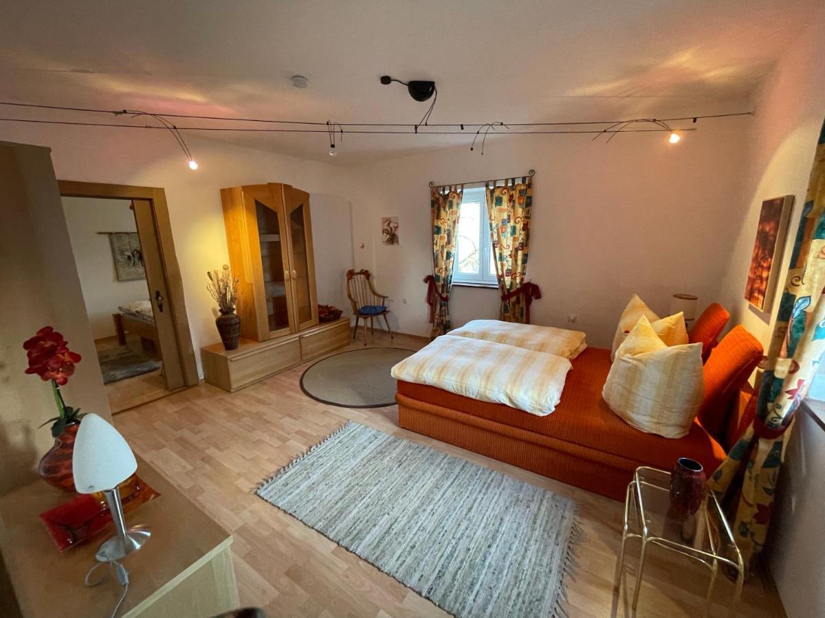 Schoene Ferienwohnung In Bahnhofsnaehe Fuer Urlaub, Studium Oder Arbeit Deggendorf Exterior foto