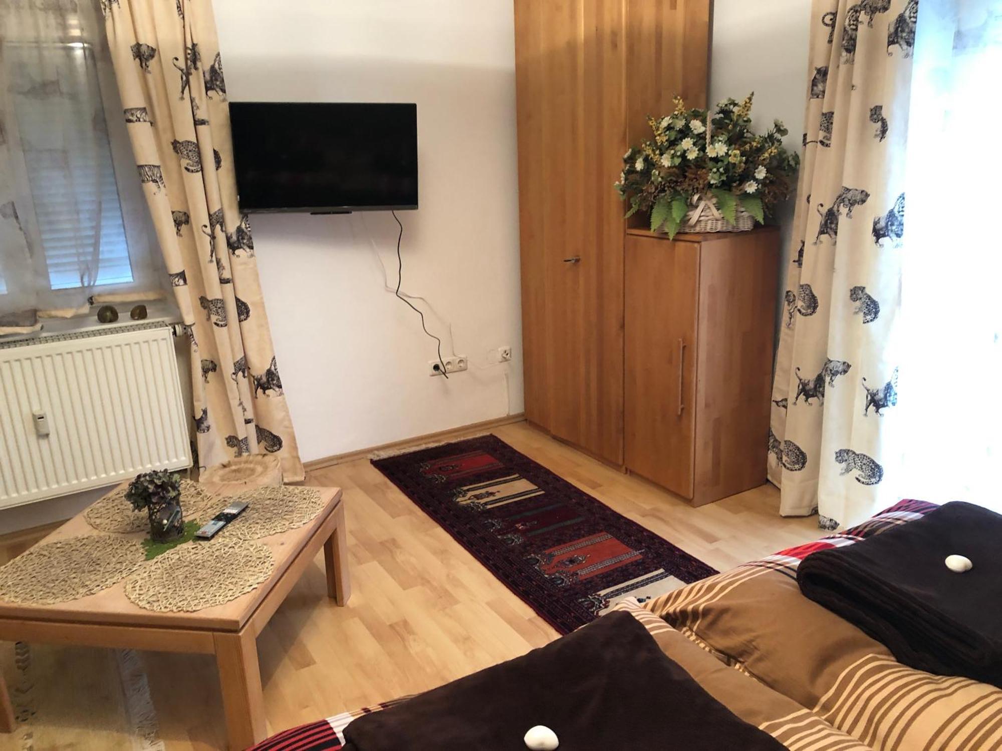 Schoene Ferienwohnung In Bahnhofsnaehe Fuer Urlaub, Studium Oder Arbeit Deggendorf Exterior foto