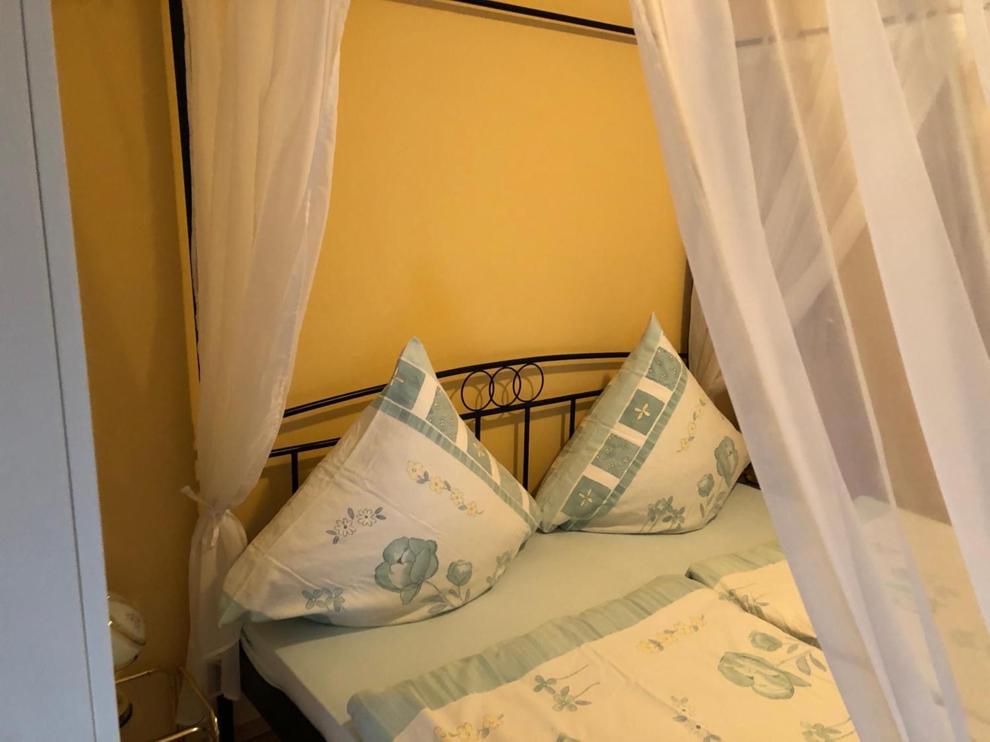 Schoene Ferienwohnung In Bahnhofsnaehe Fuer Urlaub, Studium Oder Arbeit Deggendorf Exterior foto