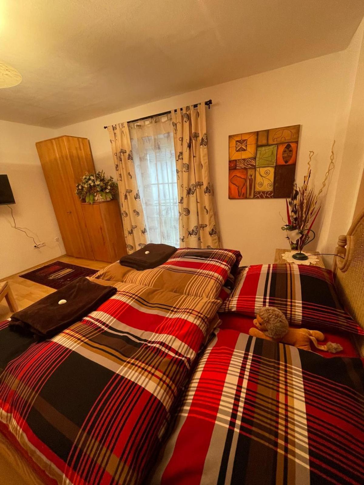 Schoene Ferienwohnung In Bahnhofsnaehe Fuer Urlaub, Studium Oder Arbeit Deggendorf Exterior foto