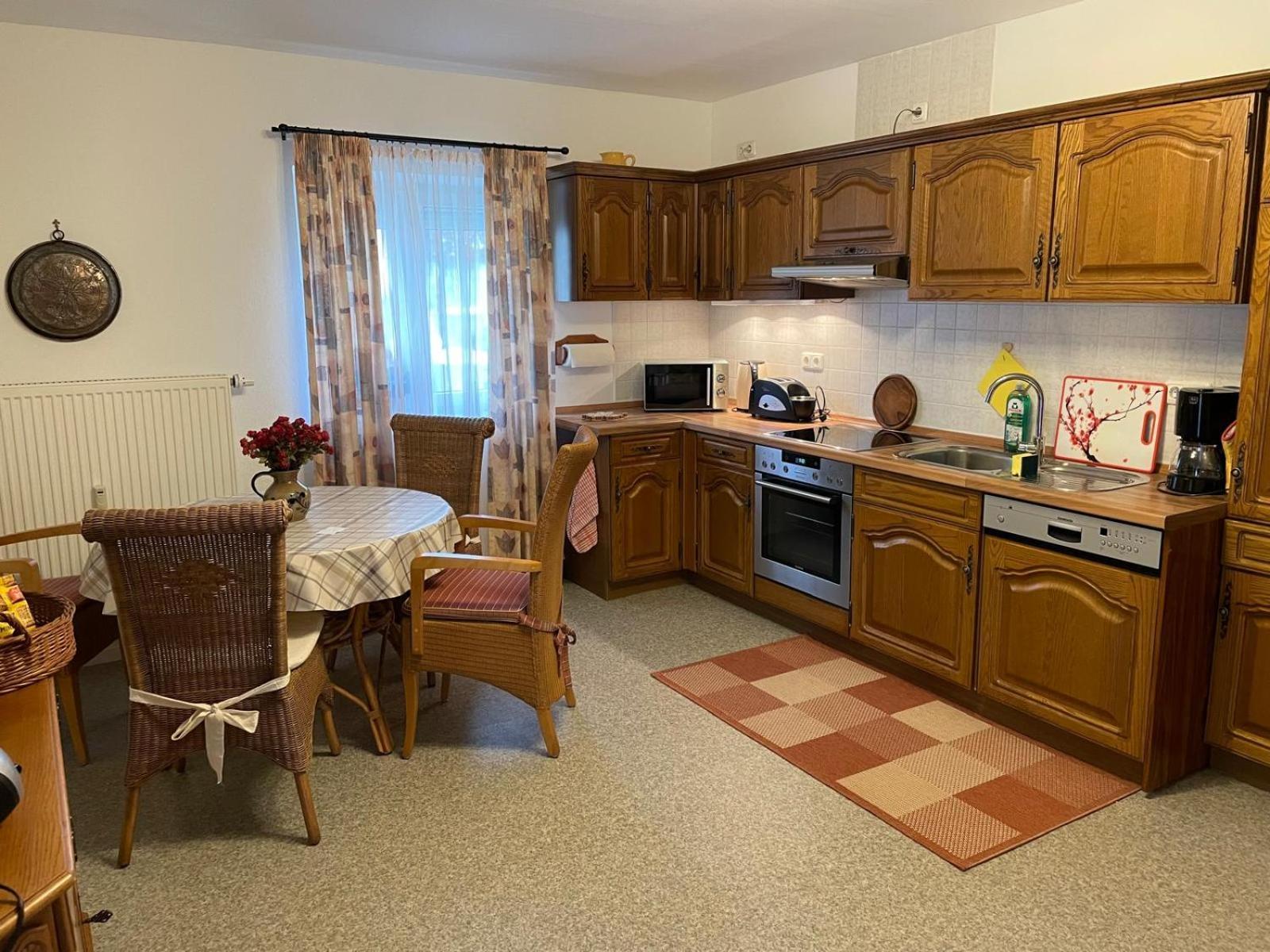 Schoene Ferienwohnung In Bahnhofsnaehe Fuer Urlaub, Studium Oder Arbeit Deggendorf Exterior foto