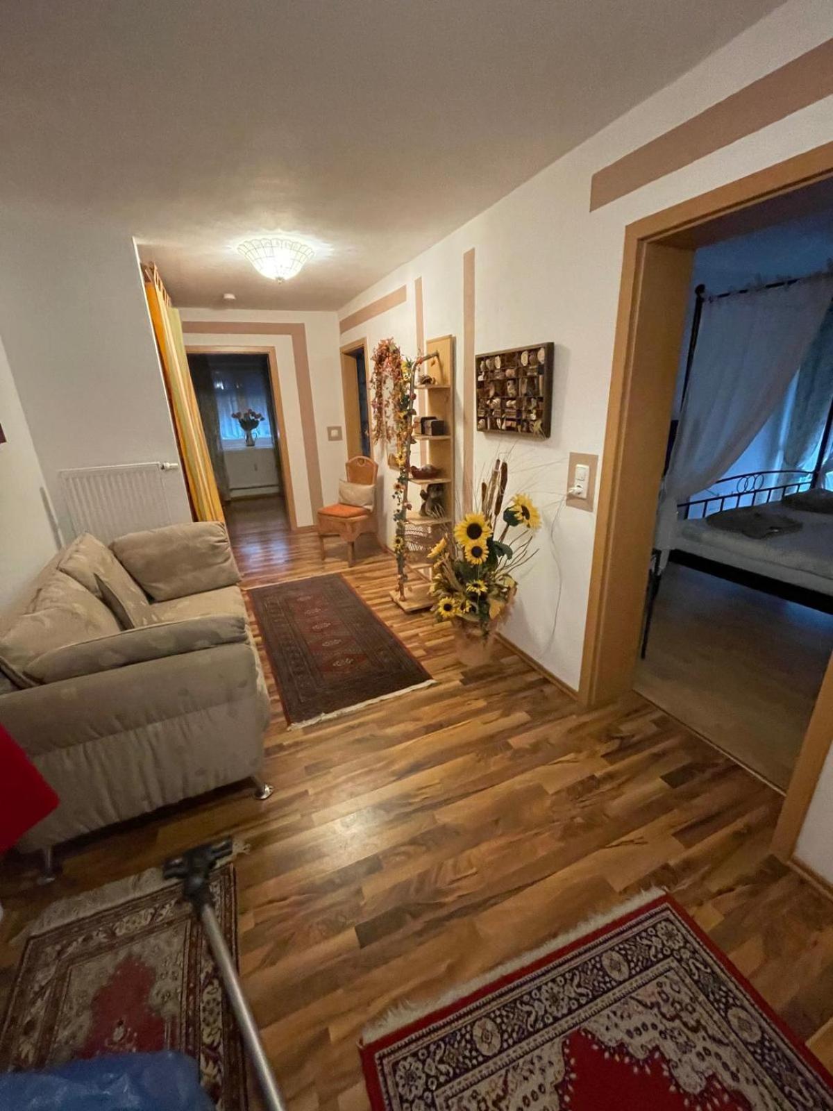 Schoene Ferienwohnung In Bahnhofsnaehe Fuer Urlaub, Studium Oder Arbeit Deggendorf Exterior foto