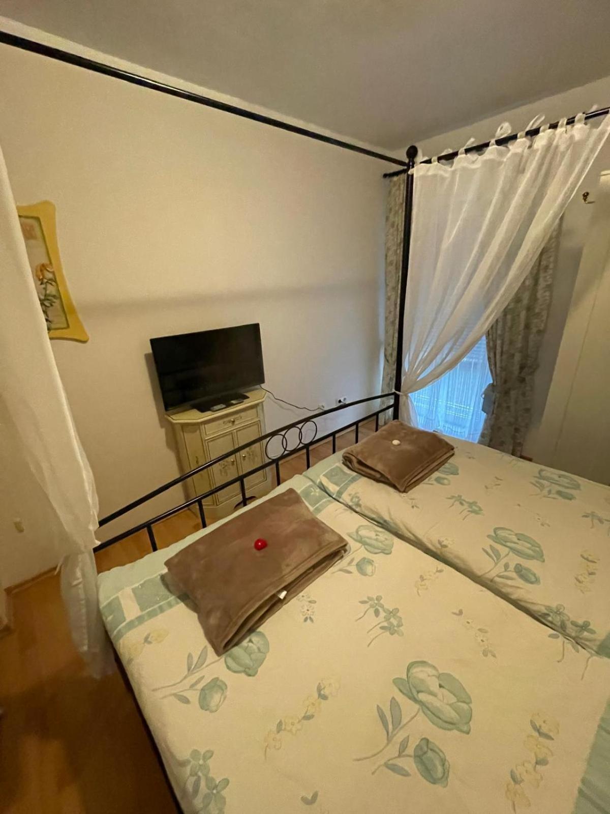 Schoene Ferienwohnung In Bahnhofsnaehe Fuer Urlaub, Studium Oder Arbeit Deggendorf Exterior foto