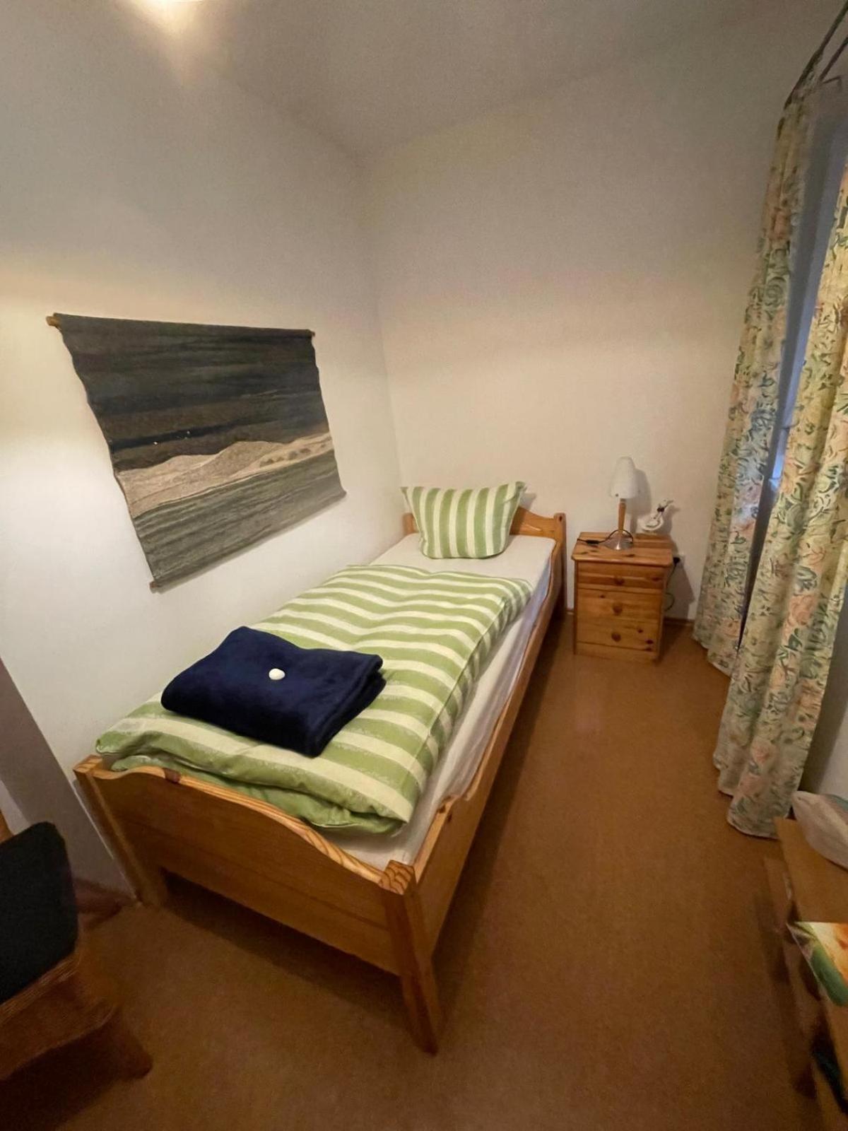 Schoene Ferienwohnung In Bahnhofsnaehe Fuer Urlaub, Studium Oder Arbeit Deggendorf Exterior foto