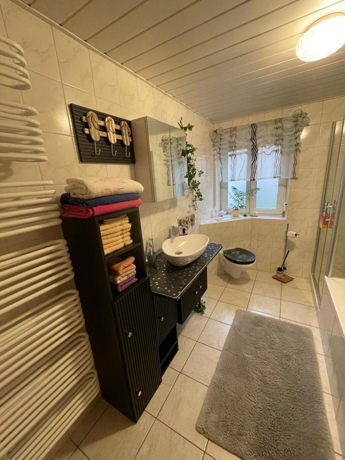 Schoene Ferienwohnung In Bahnhofsnaehe Fuer Urlaub, Studium Oder Arbeit Deggendorf Exterior foto