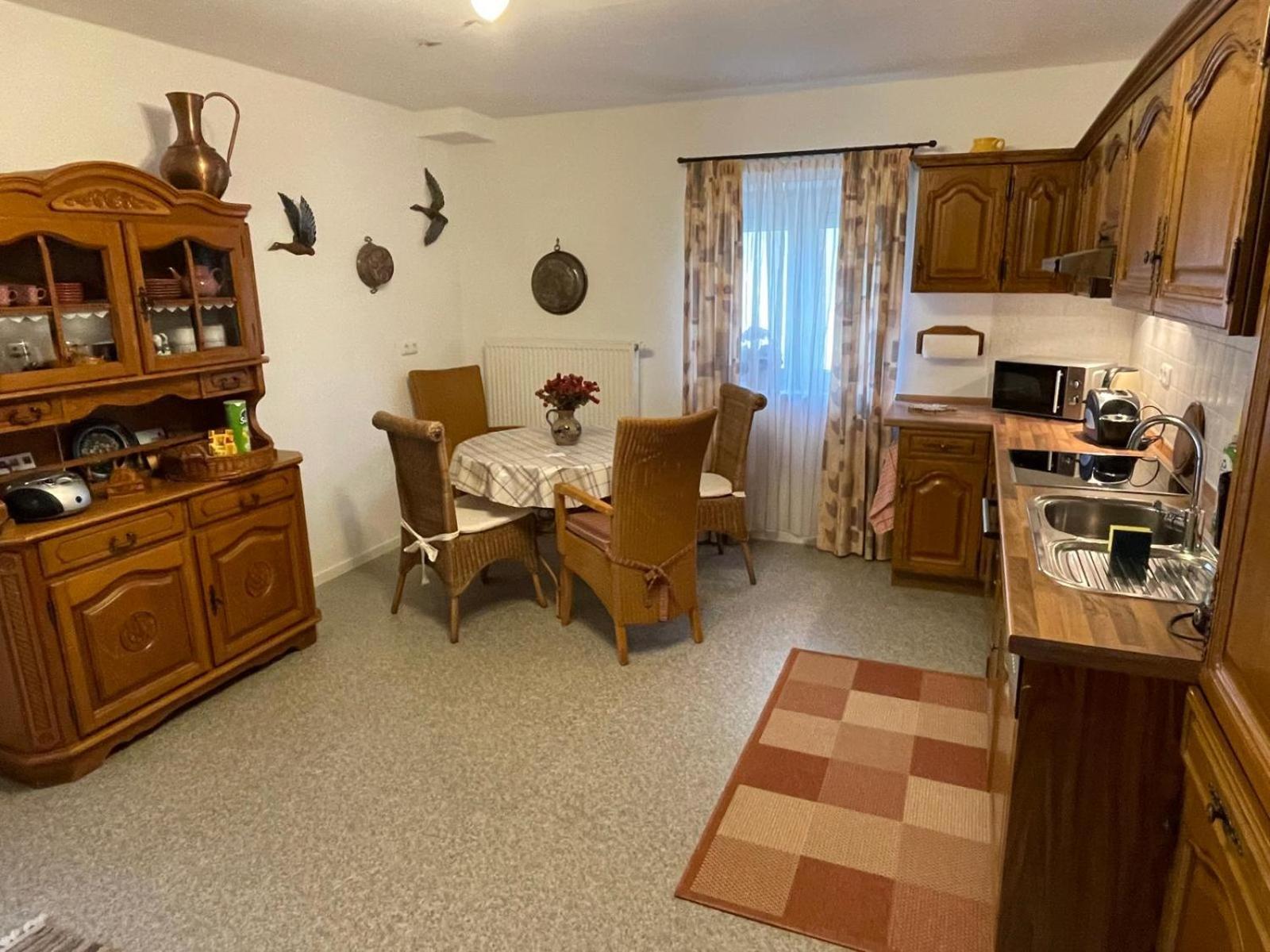 Schoene Ferienwohnung In Bahnhofsnaehe Fuer Urlaub, Studium Oder Arbeit Deggendorf Exterior foto