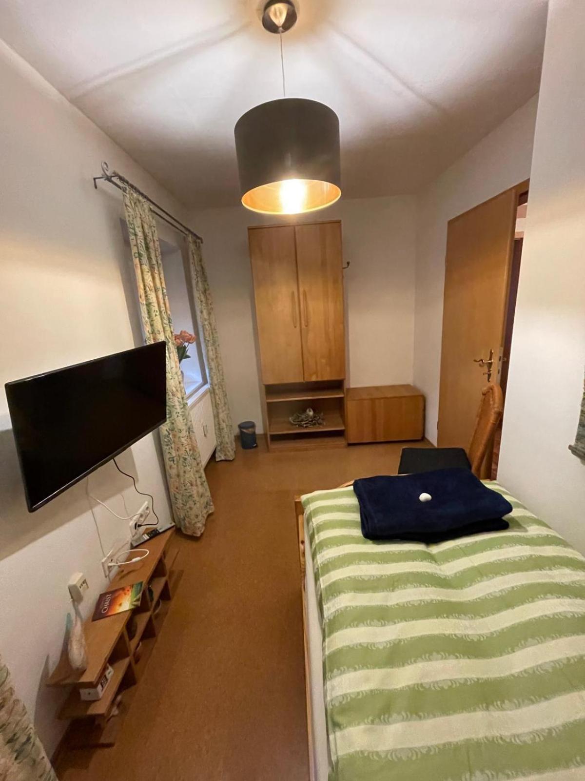 Schoene Ferienwohnung In Bahnhofsnaehe Fuer Urlaub, Studium Oder Arbeit Deggendorf Exterior foto