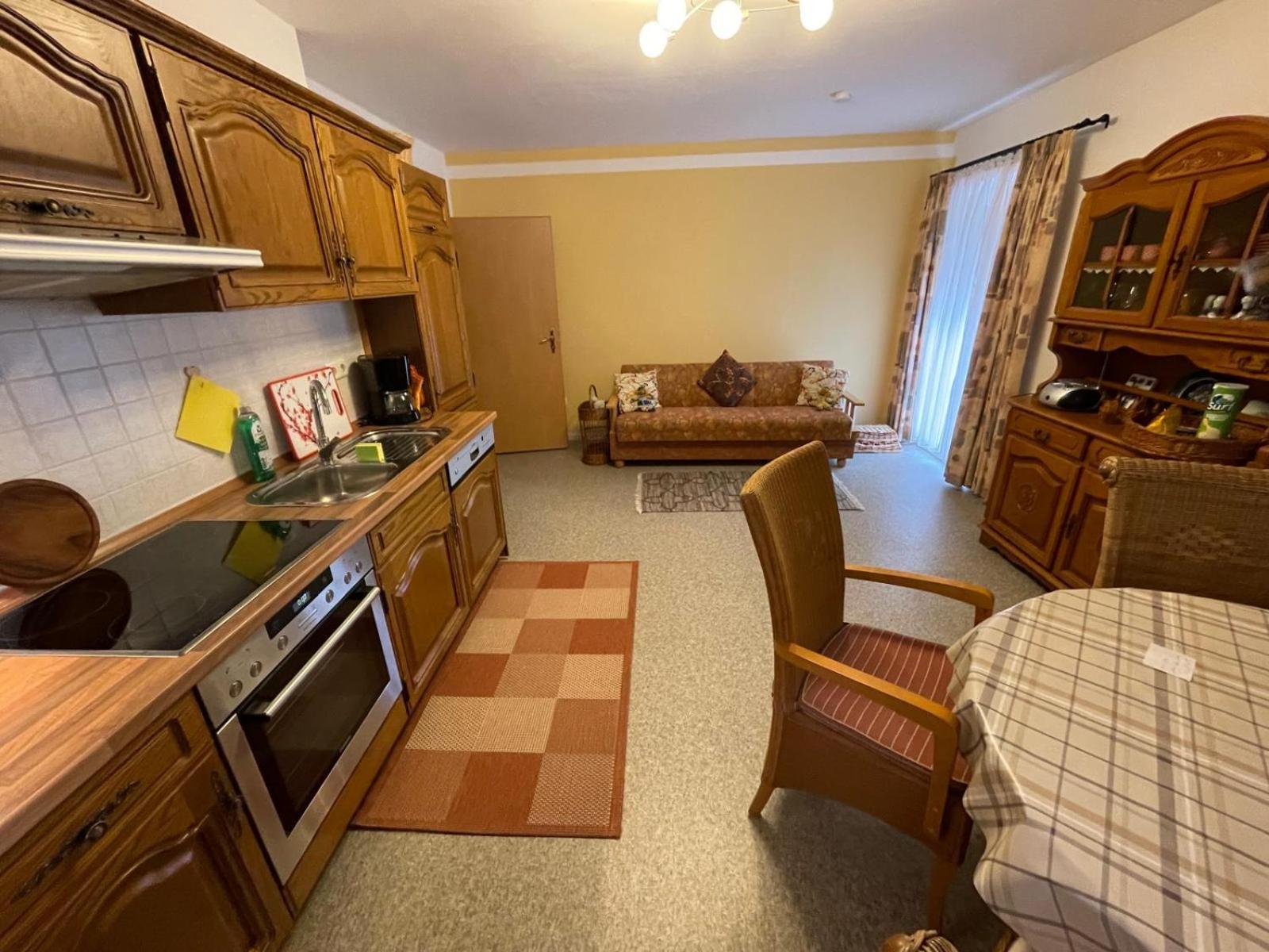 Schoene Ferienwohnung In Bahnhofsnaehe Fuer Urlaub, Studium Oder Arbeit Deggendorf Exterior foto